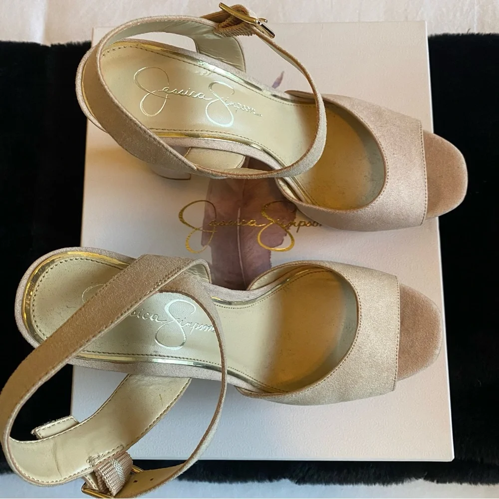Jessica Simpson brand new